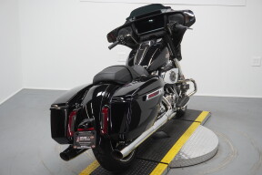 2024 Harley-Davidson® Street Glide® Vivid Black thumb 1