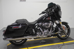 2024 Harley-Davidson® Street Glide® Vivid Black thumb 3