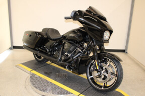 2026 Harley-Davidson Street Glide Grand American Touring FLHX thumb 2