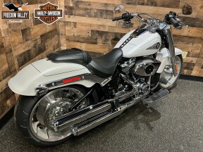 2026 Harley-Davidson® Fat Boy® White Onyx Pearl - Chrome FLFB thumb 2