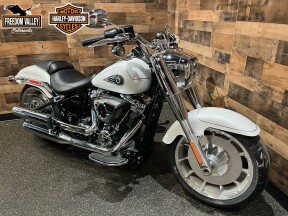 2026 Harley-Davidson® Fat Boy® White Onyx Pearl - Chrome FLFB thumb 3