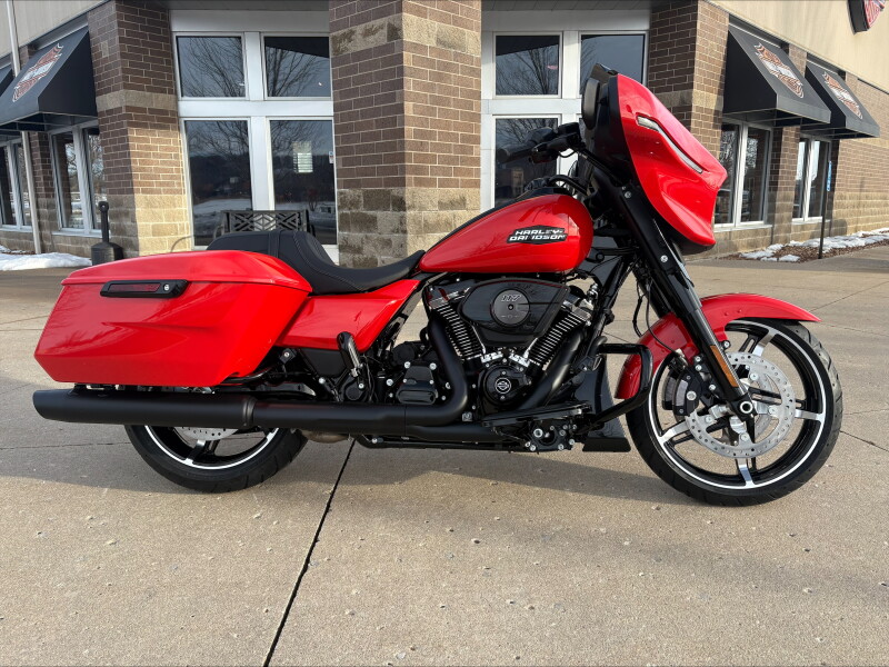 2026 Harley-Davidson® Street Glide® Blood Orange - Black