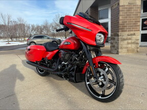 2026 Harley-Davidson® Street Glide® Blood Orange - Black thumb 3