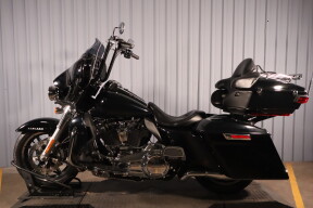 2018 Harley-Davidson® Ultra Limited FLHTK thumb 0