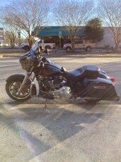 FLHT 2022 Electra Glide® Standard thumb 3