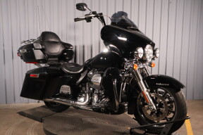 2018 Harley-Davidson® Ultra Limited FLHTK thumb 2