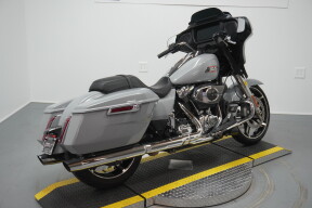 2024 Harley-Davidson® Street Glide® Billiard Gray thumb 2