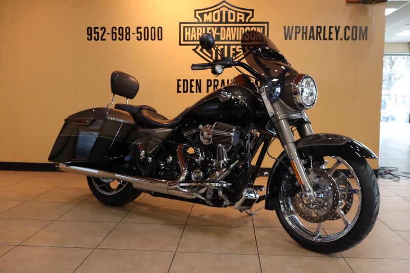 20代のフリマ 【HarleyDavidson】 2025 Harley-Davidson® Street Glide® Purple Abyss Denim - Black