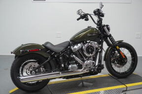 2026 Harley-Davidson® Street Bob® Olive Steel Metallic - Chrome w/Laced Wheels thumb 3