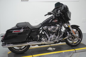 2024 Harley-Davidson® Street Glide® Vivid Black thumb 3