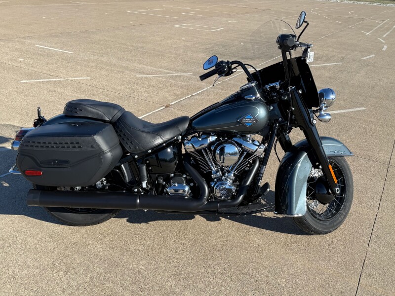 2025 Harley-Davidson<sup>®</sup> Heritage Classic Iron Horse Metallic w/Laced Wheels