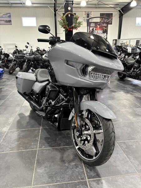 2026 Road Glide in Billiard Grey/black finish