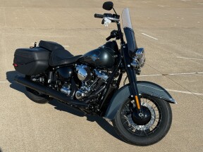 2025 Harley-Davidson<sup>®</sup> Heritage Classic Iron Horse Metallic w/Laced Wheels thumb 3