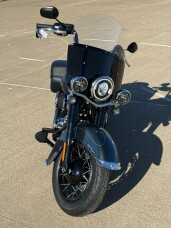 2025 Harley-Davidson<sup>®</sup> Heritage Classic Iron Horse Metallic w/Laced Wheels thumb 2