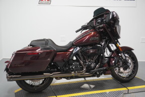 2024 Harley-Davidson® CVO™ Street Glide® Copperhead thumb 3