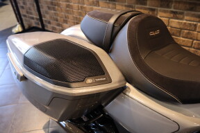 2023 CVO™ Street Glide® (FLHXSE) thumb 0