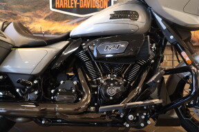 2023 CVO™ Street Glide® (FLHXSE) thumb 3