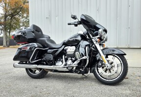 2021 Harley-Davidson® Ultra Limited FLHTK thumb 3