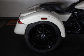 2023 Harley-Davidson® Freewheeler® FLRT thumb 2