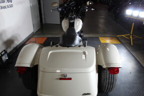 2023 Harley-Davidson® Freewheeler® FLRT thumb 3