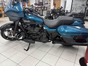 2026 Harley-Davidson® Street Glide® Teal Thunder / Vivid Black - Black thumb 3
