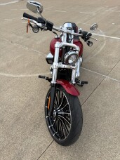 2025 Harley-Davidson<sup>®</sup> Breakout® Brilliant Red thumb 2