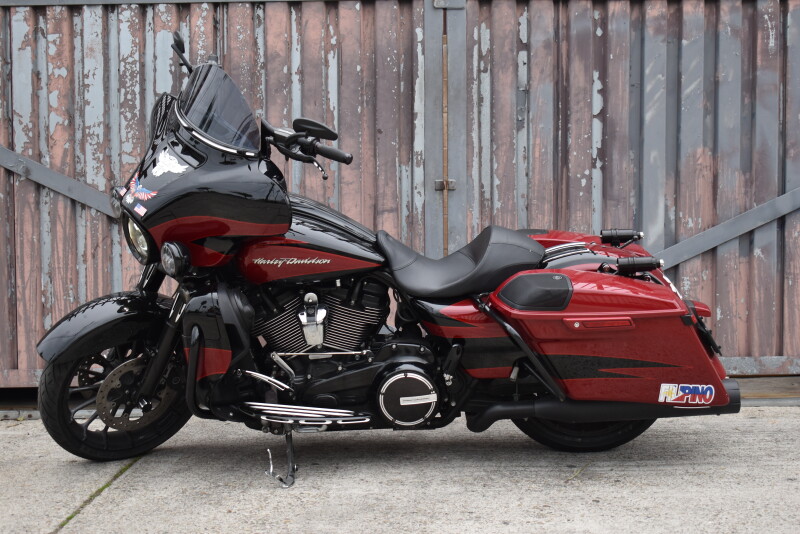 2017 Harley-Davidson® CVO™ Street Glide® FLHXSE