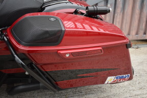 2017 Harley-Davidson® CVO™ Street Glide® FLHXSE thumb 0