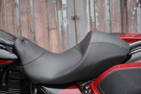 2017 Harley-Davidson® CVO™ Street Glide® FLHXSE thumb 1
