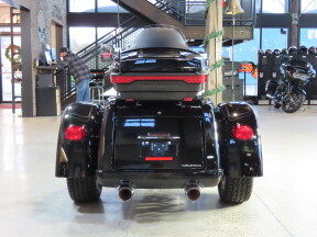 2023 Harley-Davidson® Tri Glide® Ultra FLHTCUTG thumb 0