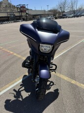 2025 Harley-Davidson® Street Glide® thumb 2