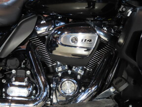 2023 Harley-Davidson® Tri Glide® Ultra FLHTCUTG thumb 3