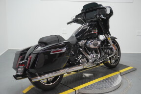 2024 Harley-Davidson® Street Glide® Vivid Black thumb 2