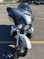 2019 Harley-Davidson® CVO™ Street Glide® thumb 2