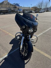 2017 Indian Chieftain® thumb 2