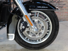 2023 Harley-Davidson® Tri Glide® Ultra FLHTCUTG thumb 2