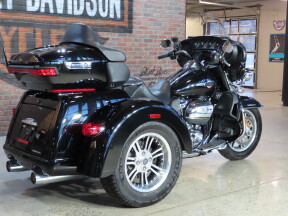 2023 Harley-Davidson® Tri Glide® Ultra FLHTCUTG thumb 1