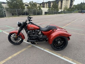 2025 Harley-Davidson® Freewheeler® thumb 0