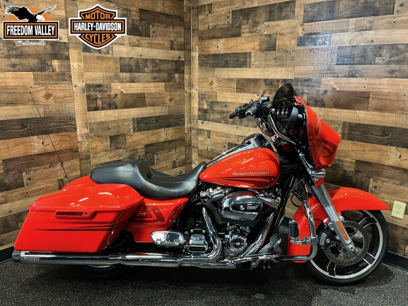 2017 Harley-Davidson® Street Glide® Special Custom Colour Laguna Orange FLHXS