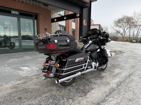 2011 Harley-Davidson® Electra Glide® Ultra Classic® FLHTCU Black thumb 2