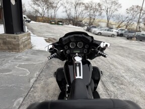 2011 Harley-Davidson® Electra Glide® Ultra Classic® FLHTCU Black thumb 0