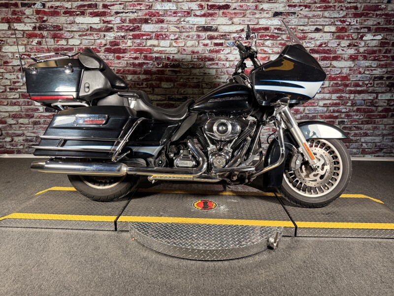 Harley-Davidson® Road Glide® Ultra 2013 FLTRU MIDNIGHT PEARL
