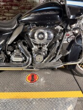 Harley-Davidson® Road Glide® Ultra 2013 FLTRU MIDNIGHT PEARL thumb 3