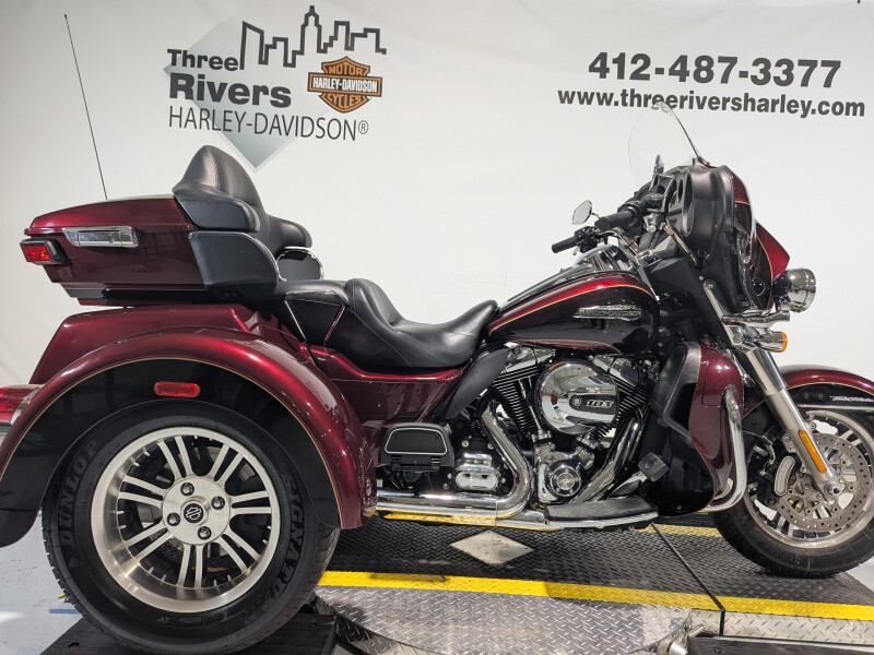 2014 Harley-Davidson® Tri Glide® Ultra Two-Tone Mysterious Red Sunglo/Blackened Cayenne Sunglo