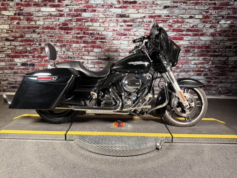 Harley-Davidson® Street Glide® Special 2015 FLHXS BLACK W/ PINSTRIPE