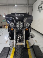 2017 Harley-Davidson® Tri Glide® Ultra Vivid Black thumb 1
