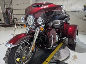 2014 Harley-Davidson® Tri Glide® Ultra Two-Tone Mysterious Red Sunglo/Blackened Cayenne Sunglo thumb 0