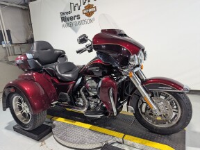 2014 Harley-Davidson® Tri Glide® Ultra Two-Tone Mysterious Red Sunglo/Blackened Cayenne Sunglo thumb 2