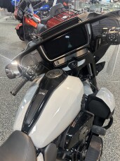 2025 Harley-Davidson® FLHXU Street Glide™ Ultra-Blk Trm thumb 0