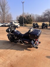 Harley-Davidson® Electra Glide® Classic 2013 FLHTC Carbon Blue thumb 2
